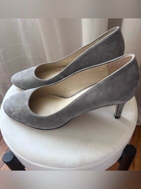NIB Lord & Taylor "Opal" Grey Suede Mid-Heel Pumps Size 9M